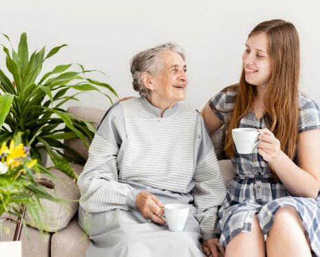 granddaughter-spending-time-with-grandma